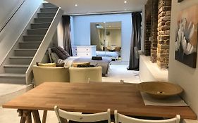 Hoxton Subterranean Appartment